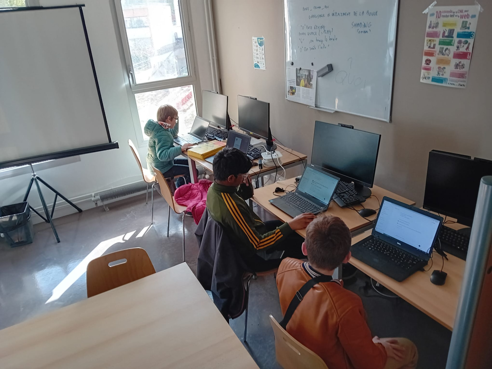 Enfants en atelier d’animation numérique